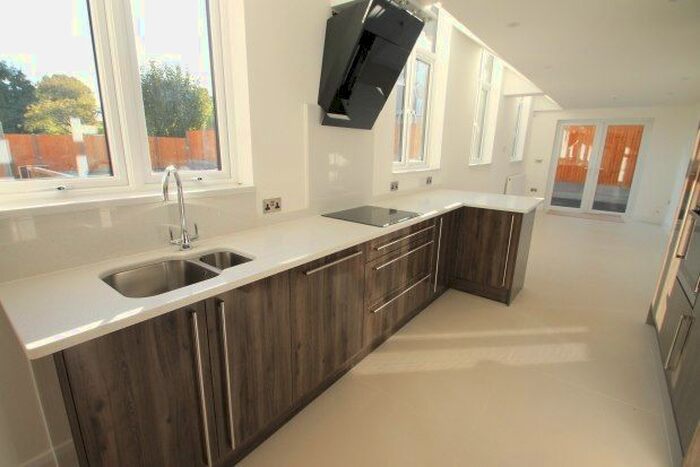 3 Bedroom Property To Rent In Grosvenor Road, West Wickham, BR4