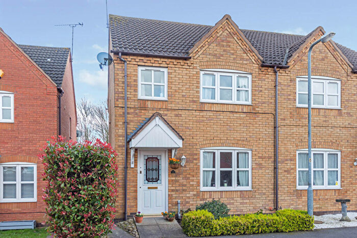 3 Bedroom Semi Detached House To Rent In Aldsworth Close, Wellingborough, NN8
