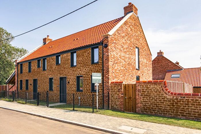 3 Bedroom Semi-Detached House To Rent In Ringstead, PE36