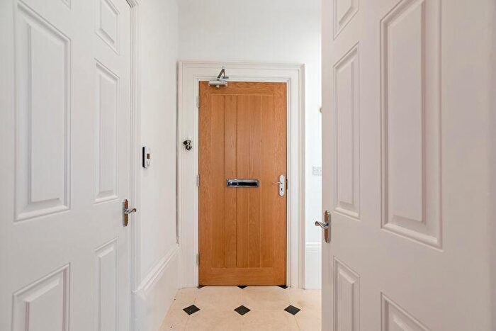 2 Bedroom Apartment To Rent In South Bar Street, Banbury, Oxfordshire, OX16
