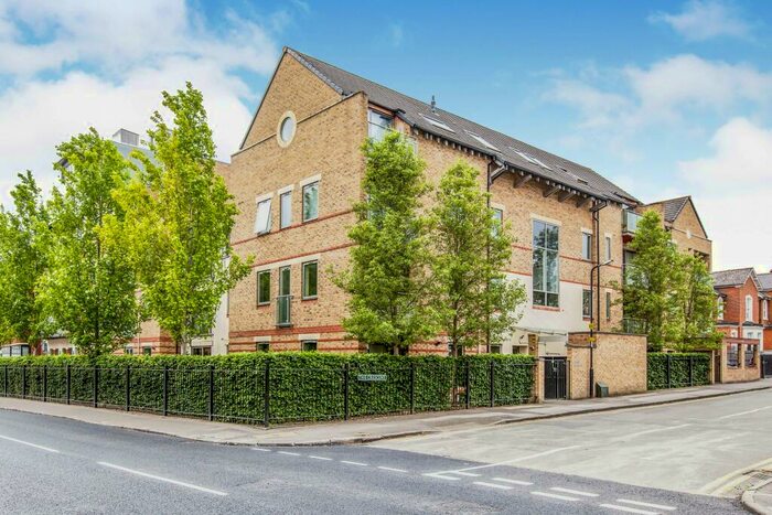 2 Bedroom Apartment To Rent In Spur House, SL6