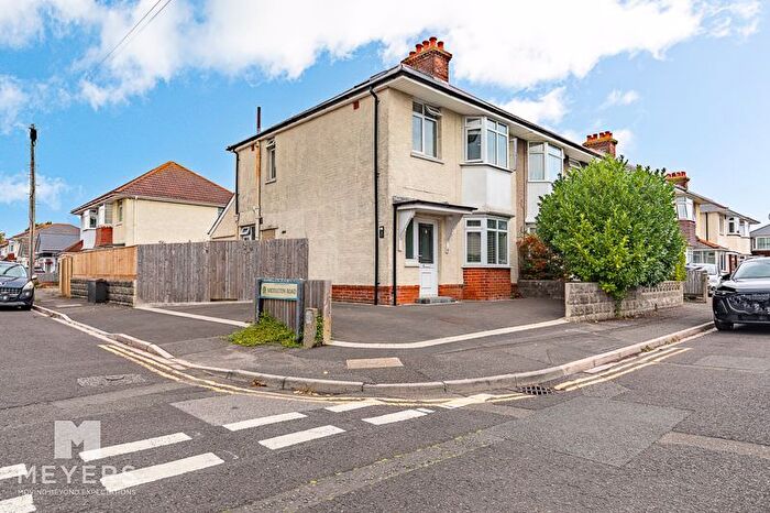 3 Bedroom Semi-Detached House For Sale In Comley Road, Bournemouth, BH9