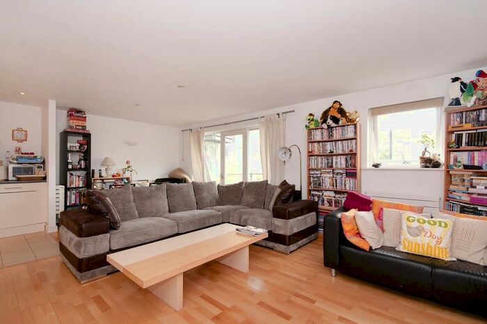 1 Bedroom Flat To Rent In Clephane Road, Islington, N1
