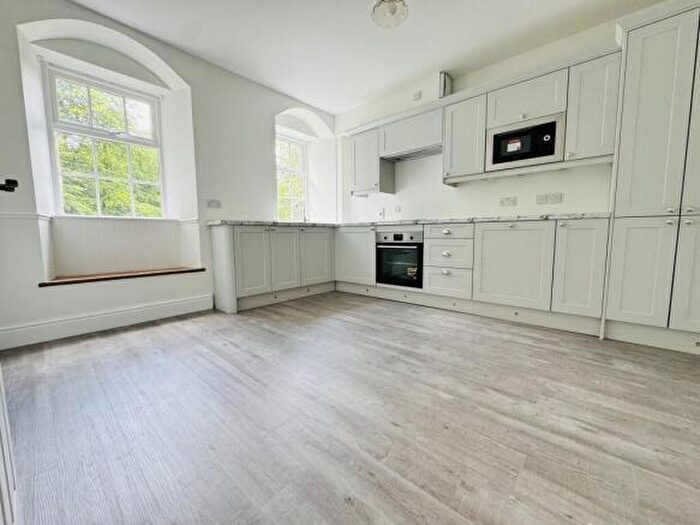 4 Bedroom Town House To Rent In Hallas Bridge, Cullingworth, Bradford, BD13