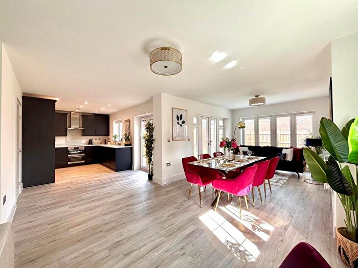 5 Bedroom Detached House For Sale In Edwin Gee Road, Kenilworth, CV8