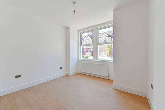 1 Bedroom Flat To Rent In Brudenell Road, Tooting Bec, London, SW17