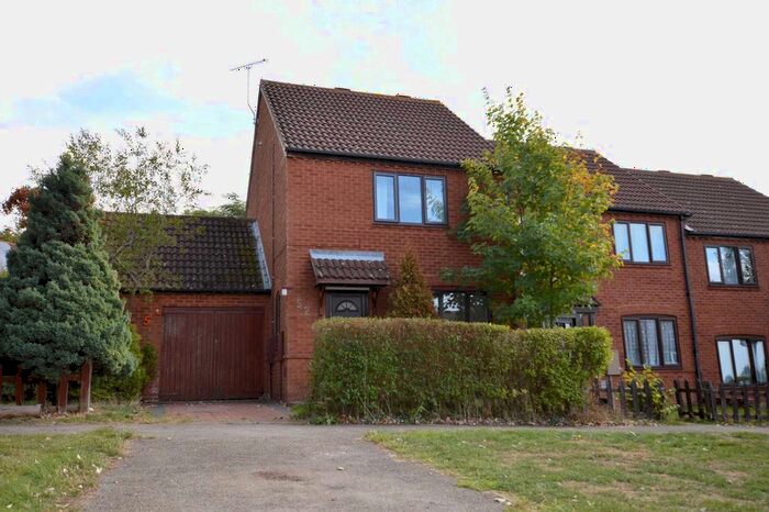 3 Bedroom Semi-Detached House To Rent In Walgrave Drive, Bradwell Vilage, MK13