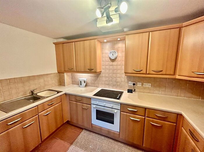 2 Bedroom Apartment To Rent In Rhos Promenade, Rhos On Sea, Colwyn Bay, LL28