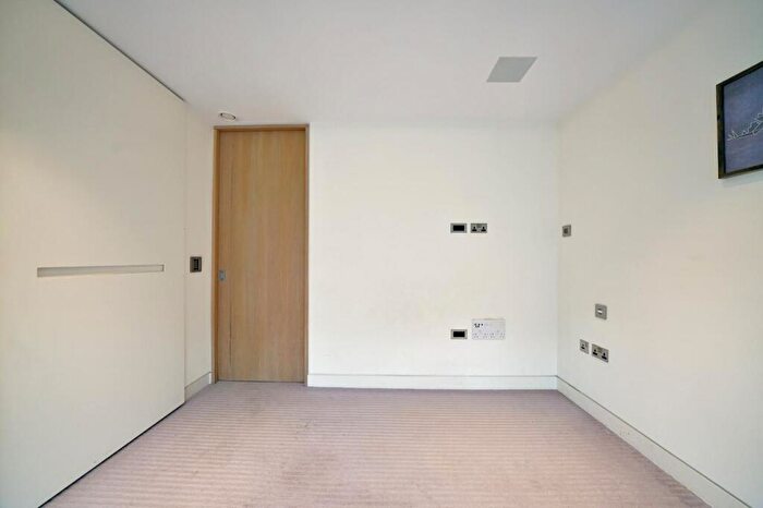 2 Bedroom Apartment For Sale In Roman House, Barbican, EC2Y