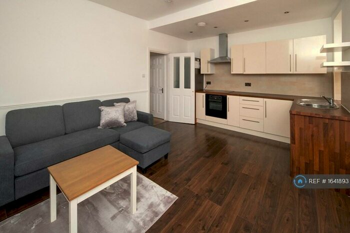 3 Bedroom Flat To Rent In Fishponds Road, Fishponds, Bristol, BS16