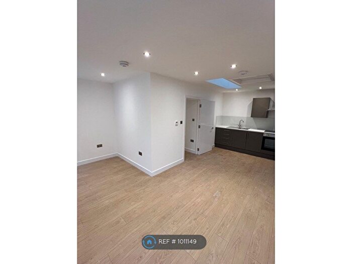 1 Bedroom Flat To Rent In Church Street, London, EN2