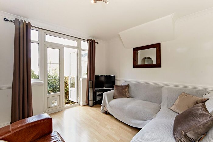 1 Bedroom Flat To Rent In Oaks Road, Kenley, CR8