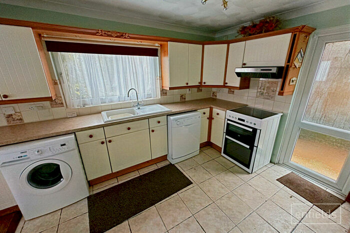 2 Bedroom Detached House For Sale In Chine Avenue, Southampton, SO19