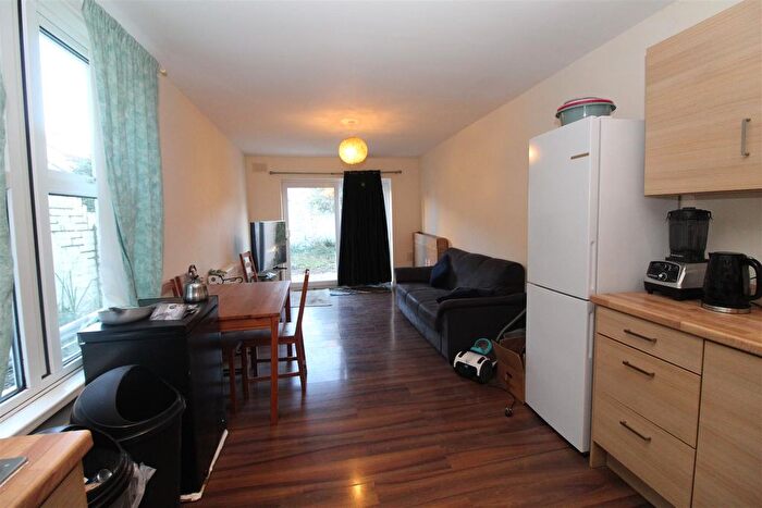 2 Bedroom Flat To Rent In Howard Terrace, Adamsdown, CF24