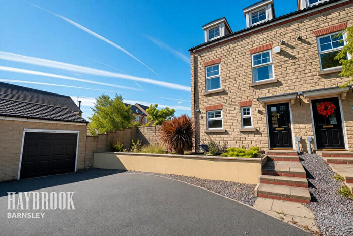3 Bedroom Town House For Sale In Maple Close, Kendray, S70