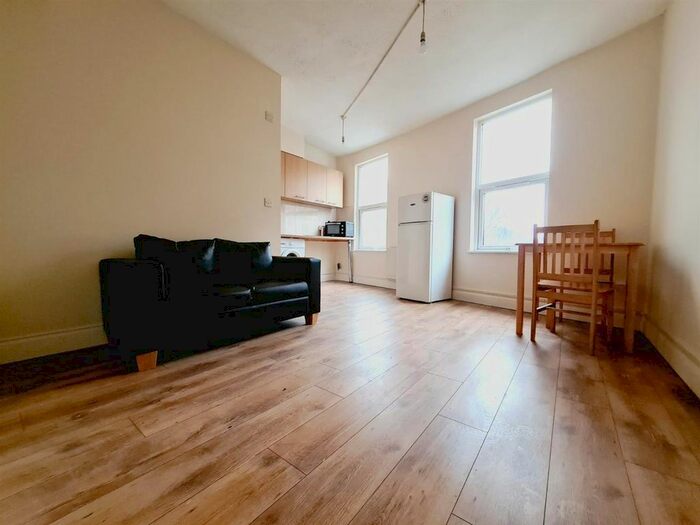 1 Bedroom Flat To Rent In West Green Road, London, N15
