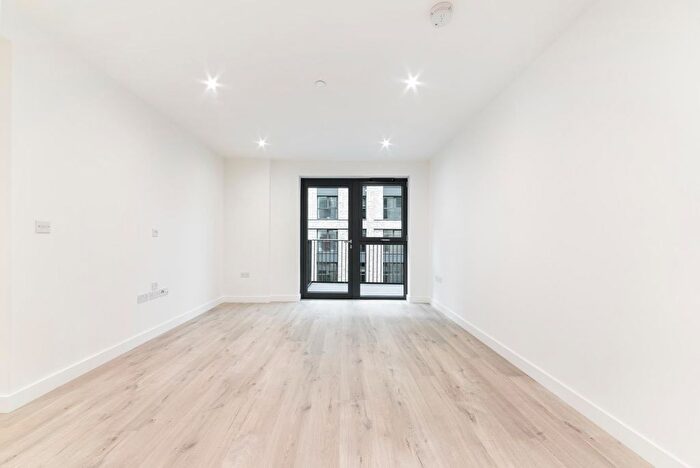 1 Bedroom Flat To Rent In Darter House, Woodberry Down, London, N4