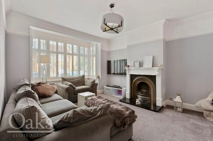 3 Bedroom Semi-Detached House To Rent In Temple Road, Croydon, CR0