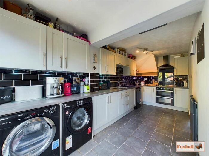3 Bedroom Semi-detached House For Sale In Swatchway Close, Ipswich, IP3