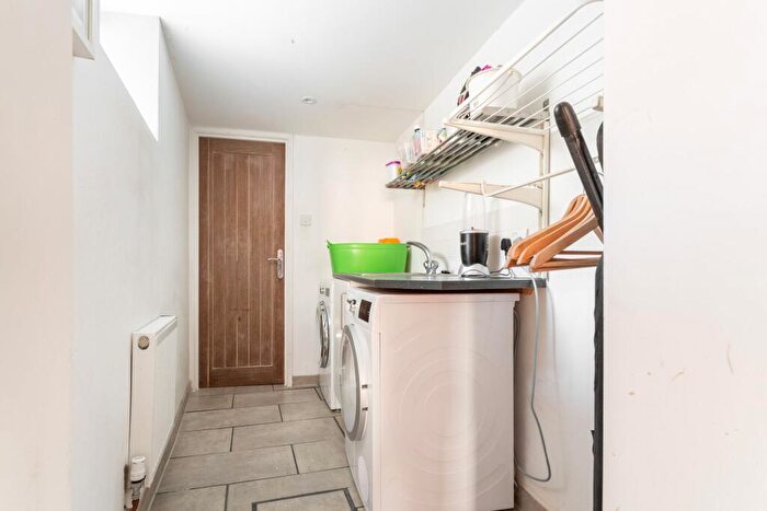 3 Bedroom Terraced House For Sale In Southover Street, Brighton, BN2 - Photo 10