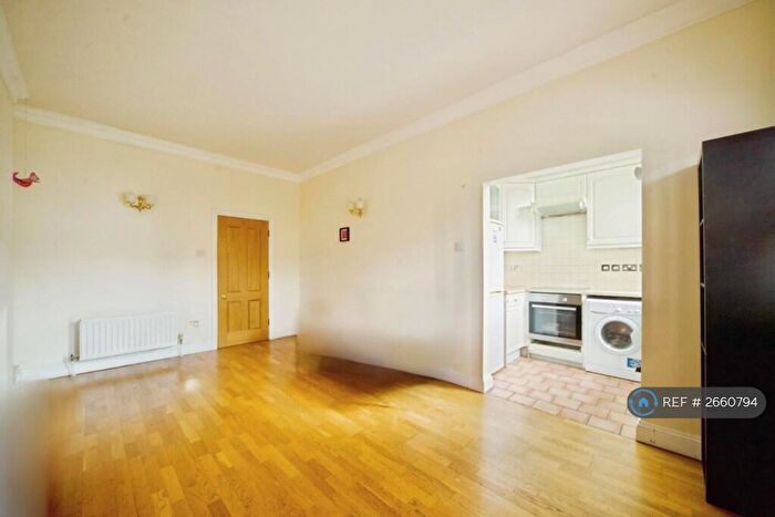 2 Bedroom Flat To Rent In Holloway Road, London, N7