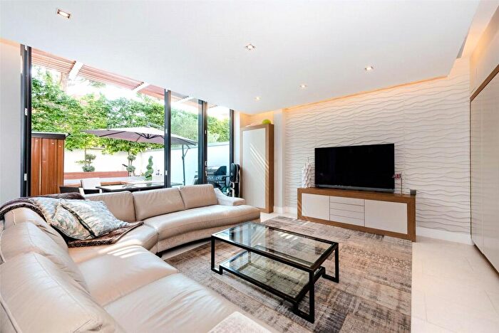 4 Bedroom Terraced House To Rent In Page Mews, Battersea, SW11