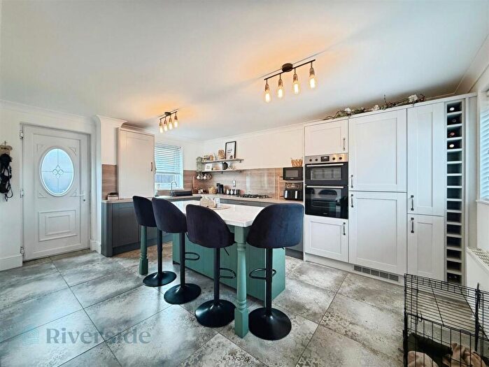 3 Bedroom Terraced House For Sale In Woolsthorpe Grove, Hull, HU7