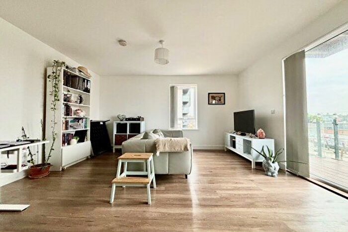 1 Bedroom Flat To Rent In The Peninsula, Gillingham, ME7