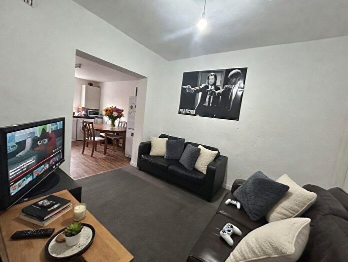 2 Bedroom Detached House To Rent In Park Road, Nottingham, NG7