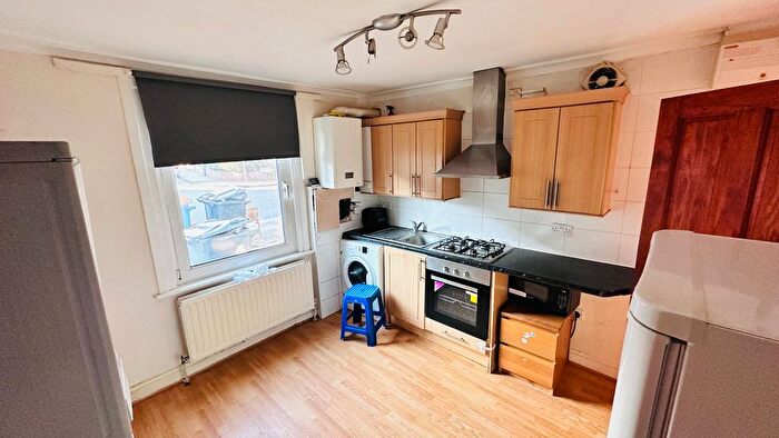 2 Bedroom Maisonette To Rent In Wealdstone, HA3