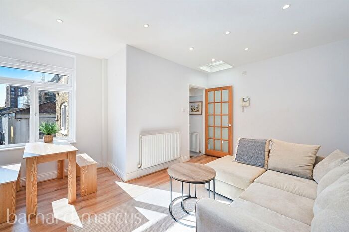 2 Bedroom Flat For Sale In Garratt Lane, London, SW17