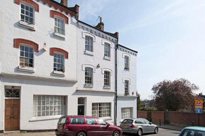 4 Bedroom Terraced House To Rent In New End, Hampstead, NW3