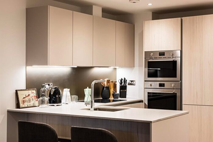 Flat To Rent In Bloom West, Nine Elms Ln, Nine Elms, London, SW11