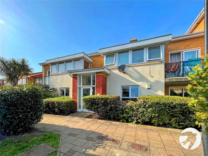 2 Bedroom Flat To Rent In Pier Way, Thamesmead, London, SE28