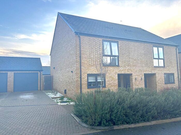 3 Bedroom Semi Detached House For Sale In Rusling Way, Stevenage, SG1