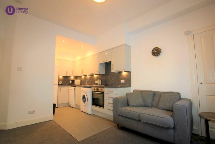 1 Bedroom Flat To Rent In Murdoch Terrace, Fountainbridge, Edinburgh, EH11