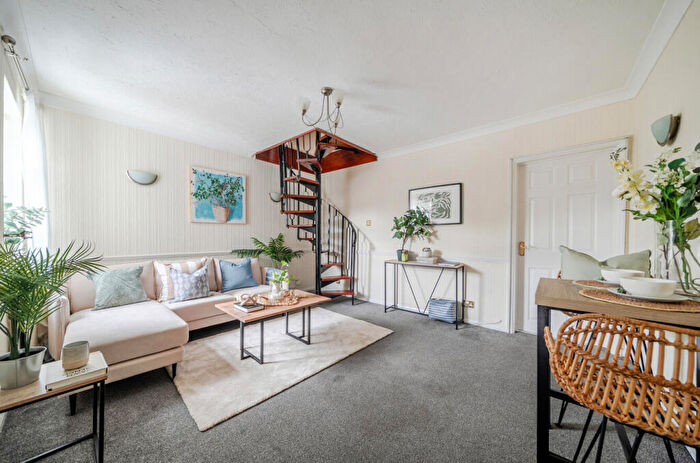 2 Bedroom Maisonette For Sale In Gladstone Road, Farnborough, Orpington, Kent, BR6