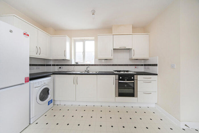 2 Bedroom Flat To Rent In Peppercorn Way, Dunstable, Bedfordshire, LU6