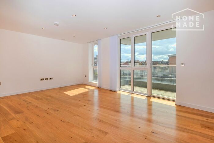 3 Bedroom Flat To Rent In Glenbrook Apartments, Hammersmith, W6