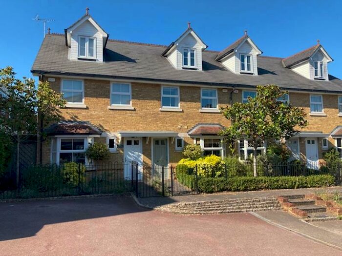 3 Bedroom Mews To Rent In The Mews, Upper Village Road, SL5