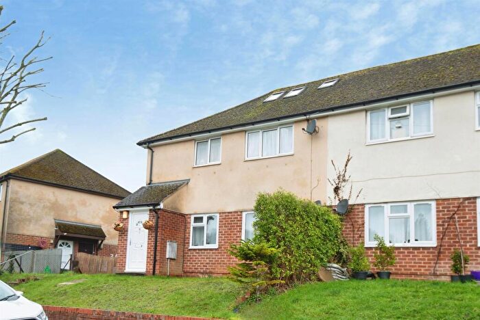 3 Bedroom Maisonette For Sale In Tilling Crescent, High Wycombe, HP13