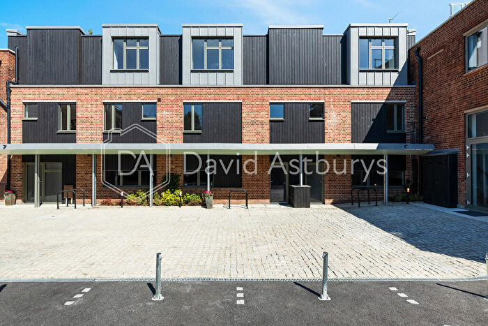 4 Bedroom Mews To Rent In Etrona Mews, Granville Road, Childs Hill, NW2