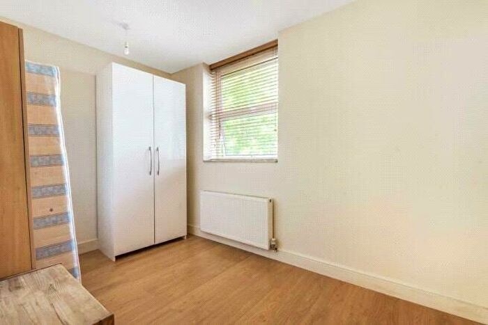 2 Bedroom Apartment To Rent In High Street, London, N8