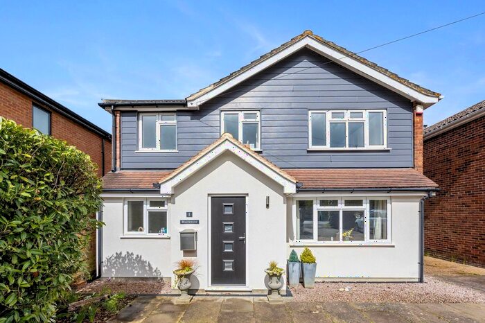 4 Bedroom Detached House For Sale In Povey Cross Road, Horley, RH6
