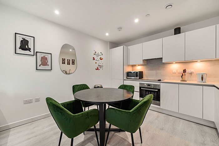 1 Bedroom Flat To Rent In Prince Regent Road, Hounslow, TW3