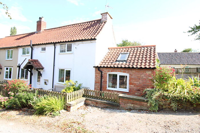 2 Bedroom Cottage For Sale In The Green, Nottingham, NG13