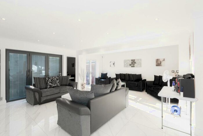 4 Bedroom Detached House To Rent In Rosebery Road, Epsom, KT18