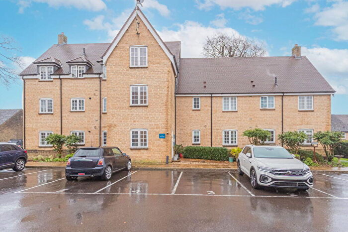 3 Bedroom Flat For Sale In Meyrick House, Tetbury, GL8
