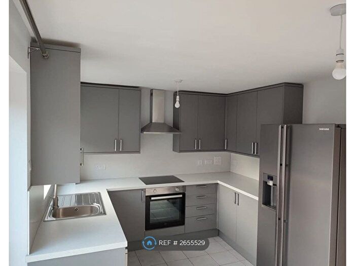 3 Bedroom Semi-Detached House To Rent In Shaftesbury Close, Nailsea, Bristol, BS48
