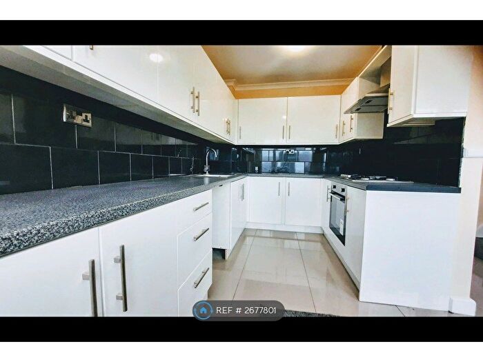 4 Bedroom Terraced House To Rent In Manor Way, Risca, Newport, NP11